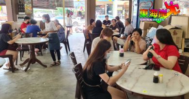 游子回乡扫墓助阵 开放首周末  食肆生意好