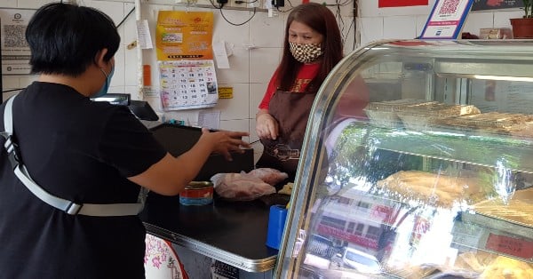 猪肉专卖店为应付端午节来临，做好提供热卖猪肉源准备。