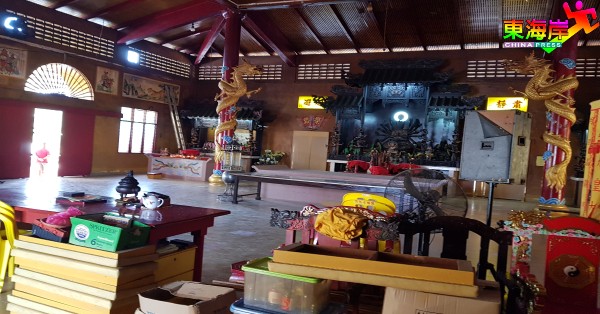 关丹斗母宫大殿美化工程已启动，参拜神明、开坛问事服务暂停一个月。