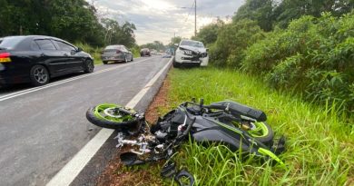 摩哆疑失控与货卡相撞     2人身亡
