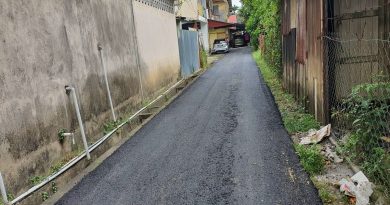 哥市默保路窟窿小巷  铺沥青  更安全