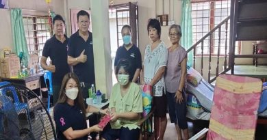 大学生肺部生瘤动手术  丹民政移交捐款减负担