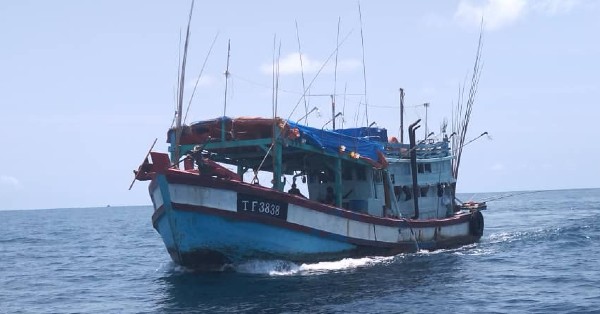 使用复制注册号闯入大马海域的渔船，已被依法拍卖。
