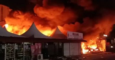 哈芝节火魔来袭   伊利兰路8间店被烧