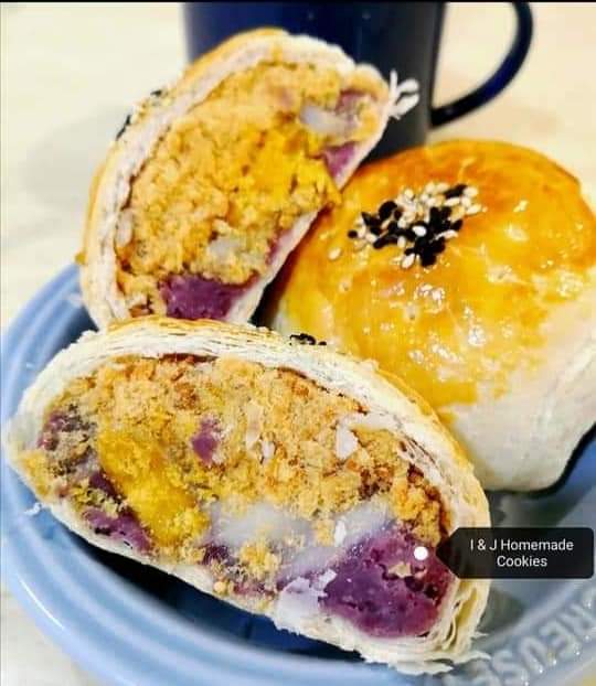 内馅自制的3Q紫薯芋泥千层酥芋头酥，是郑渼银及王舜清热卖口味月饼之一。