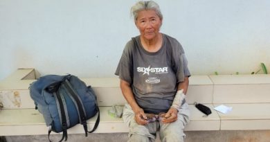 太狠心！华妇被弃在门口   三娘促家属办理入住手续