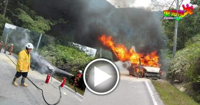 熊熊大火吞噬轿车！