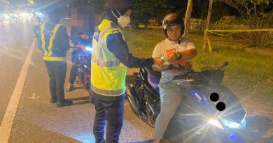 非夫妻 非亲属 穆斯林男女    共骑摩哆 被取缔
