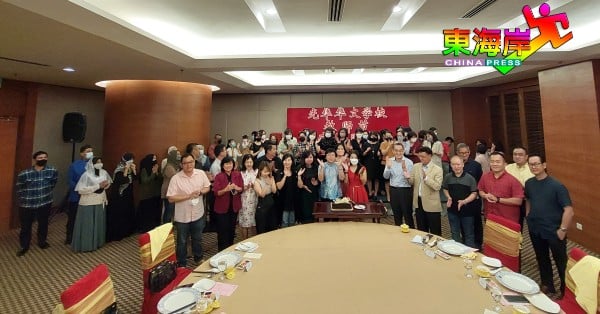 关丹光华华校三机构在冠病疫后，特设晚宴为教师们庆祝教师节。