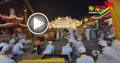 关丹斗母宫全员拈香跪拜恭送   九皇大帝圣驾回銮