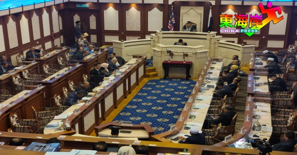 彭亨州议会于周三（12日）进入州行政议员代表州政府，进行各部门职务总结。