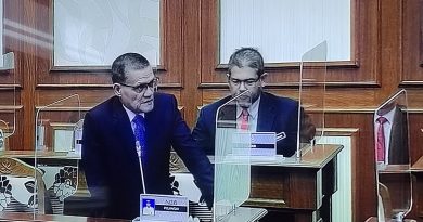 最后一次在州议会发言  安南耶谷下届将退休