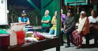 登总警长夜巡竞选中心   向政党传达和谐意愿