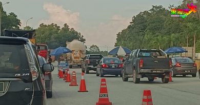 预防大选后骚动  警加叻大道设路障