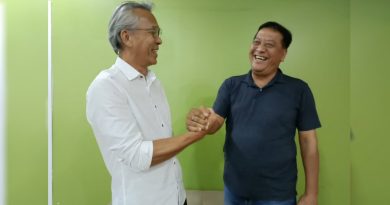 “退下也能继续奋斗”     许文鑫劝黄德别上阵
