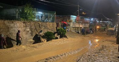 豪雨引发山泥洪水 金马仑甘榜拉惹 一片狼藉