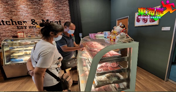消费者开始习惯在猪肉专卖店采购日常所需的猪肉。