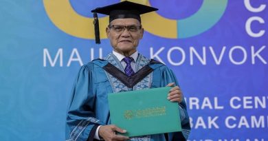 72岁完成法律学士    彭前大臣   毕业了