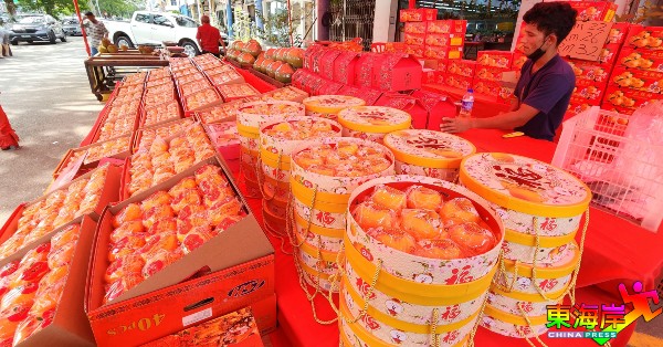 以精美礼盒包装的椪柑、芦柑，是消费者额外的选择。