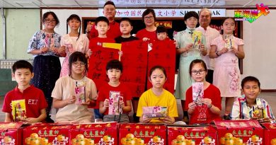 加叻华小新春团拜    挥春和吹梅比赛