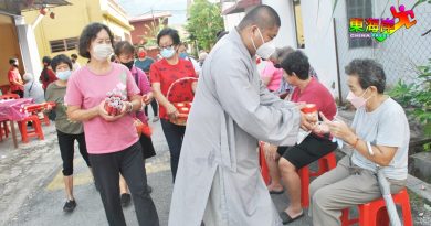 法炬山法雨寺玻璃口雀友  送温馨到您的家 助百人