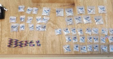 巡警截可疑轿车扣男子   起获85份毒品