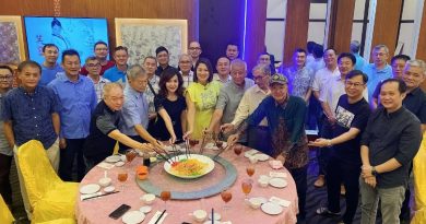 杨月明：东彭华校工委积极配合董联会     了解校方三机构问题  配合学校发展