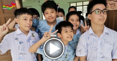 骊歌响起  毕业生校服 签满名