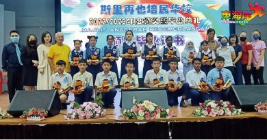 陈奕更：学生成绩优秀   靠老师校长家长细心栽培