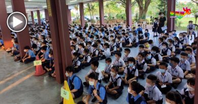 文德甲中华小学一校 学生精神奕奕上学去
