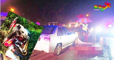轿车摩哆雨中相撞  骑士伤重当场毙命