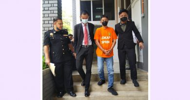 涉嫌收贿曹长被捕     今延扣助查