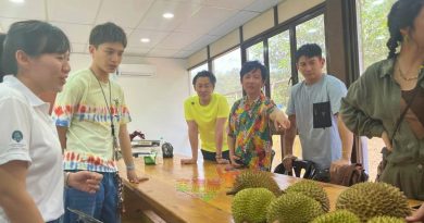 《追星星的人》     到文冬    开榴槤        大啖猫山王