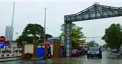 老翁卧尸泥沆  警列为猝死案
