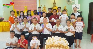 立卑佛教会庆卫塞节  颁发奖励金
