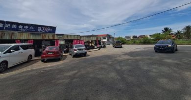 美食中心前掠夺案    华裔大街上被掠金链