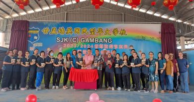 人工智能无法取代老师    规范指导协助学生吸收成长