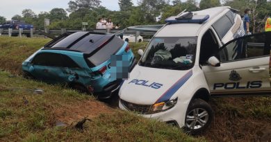 涉积水宝马失控撞警车     出勤警员右腿被撞断