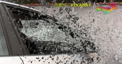休旅车翻车 祖孙共赴黄泉