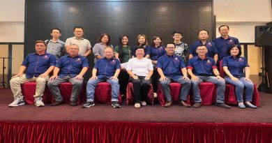关丹光华华校校友会      陈志伟连任主席职