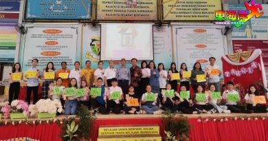 关丹丹那布爹华中     8人全A    总成绩略跌