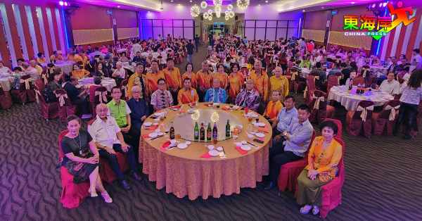 关丹咖啡旅餐公会举办56周年纪念联欢晚宴，场面盛大热闹。