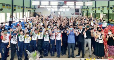 关丹培才华小激励讲座  学生学树立目标达3好