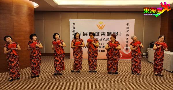 霹雳韩江公会妇女组带来轻快的潮曲舞蹈“满地花朵处处开”！