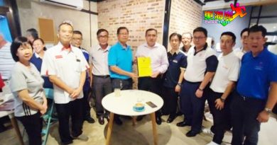 长期资金不足 申请拨款不易   陆兆福承诺助登华校