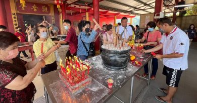 善信膜拜香火鼎盛 各庙大规模庆观音诞