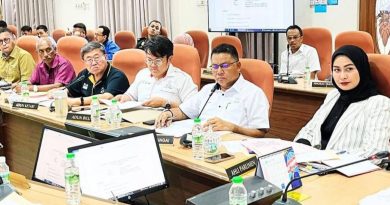 下午发讯息给佐哈里哈仑 李政贤等不到回覆
