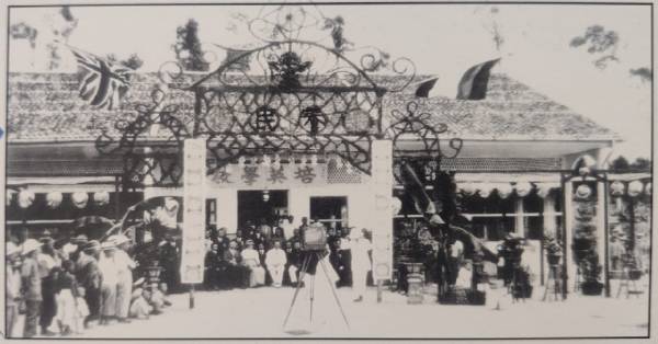 甘孟乡镇拥有创办于英殖民时代，是全彭历史最悠久的华小之一，甘孟培英华校。