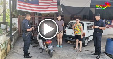 假问路  真抢劫  美女 挥头盔击退匪