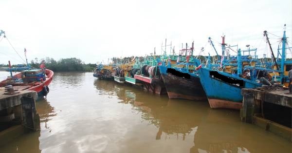 关丹区约有10%的C型及C2型围网渔船采取暂时搁网，避开海上大风浪。